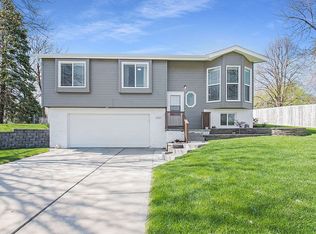 12613 Ellison Cir, Omaha, NE 68164