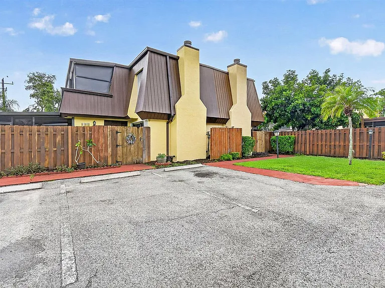 3502 Gardens East Dr #B — Photo 3