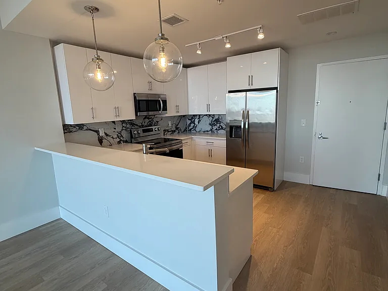 250 Coles St #1703 — Photo 1