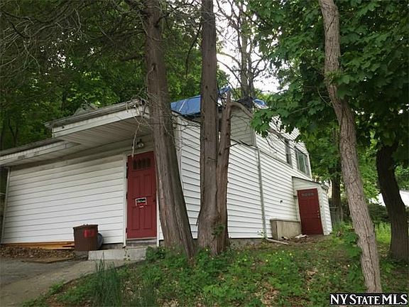 5th image of 146 Locust Ave