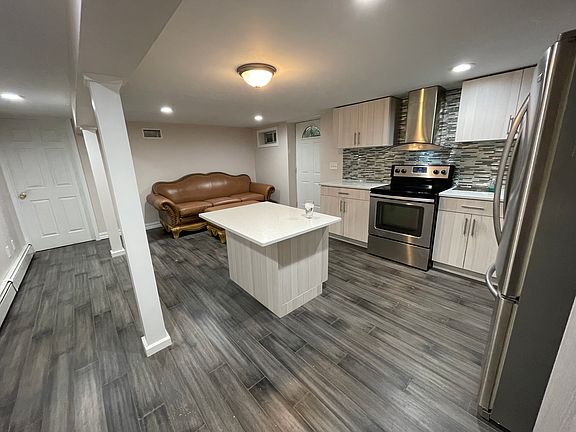 2nd image of 137 Richmond Ave