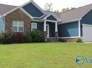 379 Creek Dr, Rainsville, AL 35986