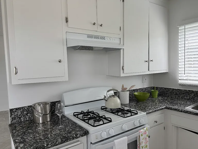 7307 Woodman Ave #8 — Photo 8