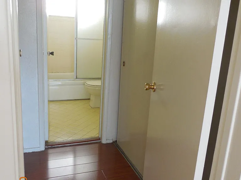 724 S Sycamore Ave #104 — Photo 8
