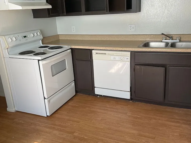 2813 E Paradise Ln — Photo 6