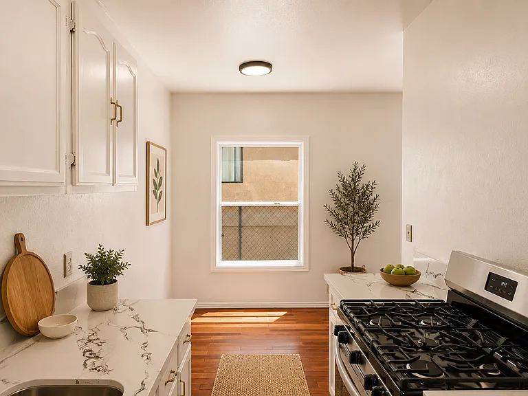 1427 N Kingsley Dr #108 — Photo 19