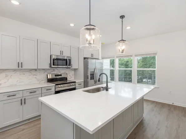 1205 Lomax Ave, Charlotte, NC 28211