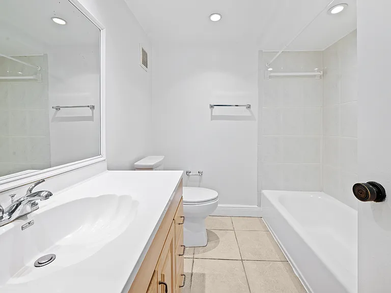 140 Lakeview Dr #103 — Photo 21