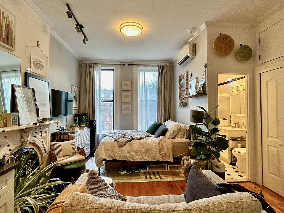 2nd image of 108 Park Pl APT 2R
