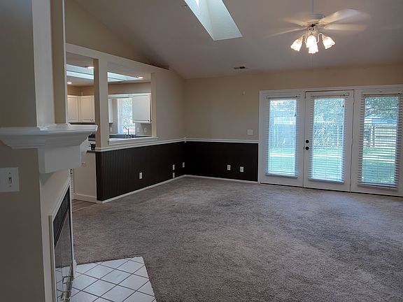 4th image of 5908 Lincoln Pointe Blvd