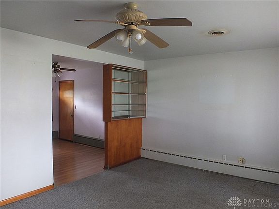 5th image of 104 Surrey Ln