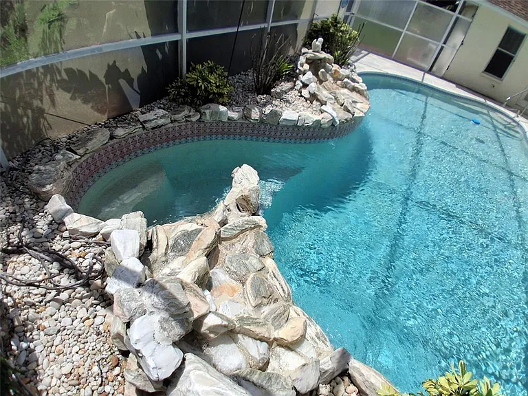 3392 Saint Ives Blvd — Photo 11