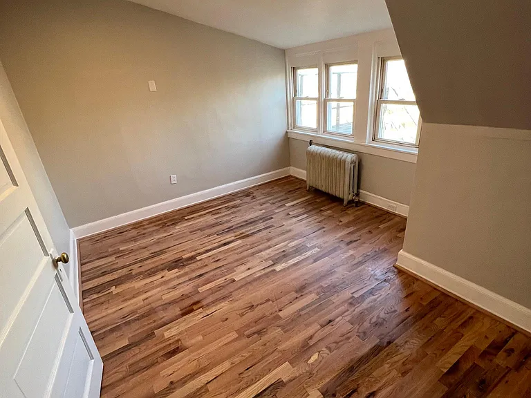 1202 W 10th St #5 — Photo 6