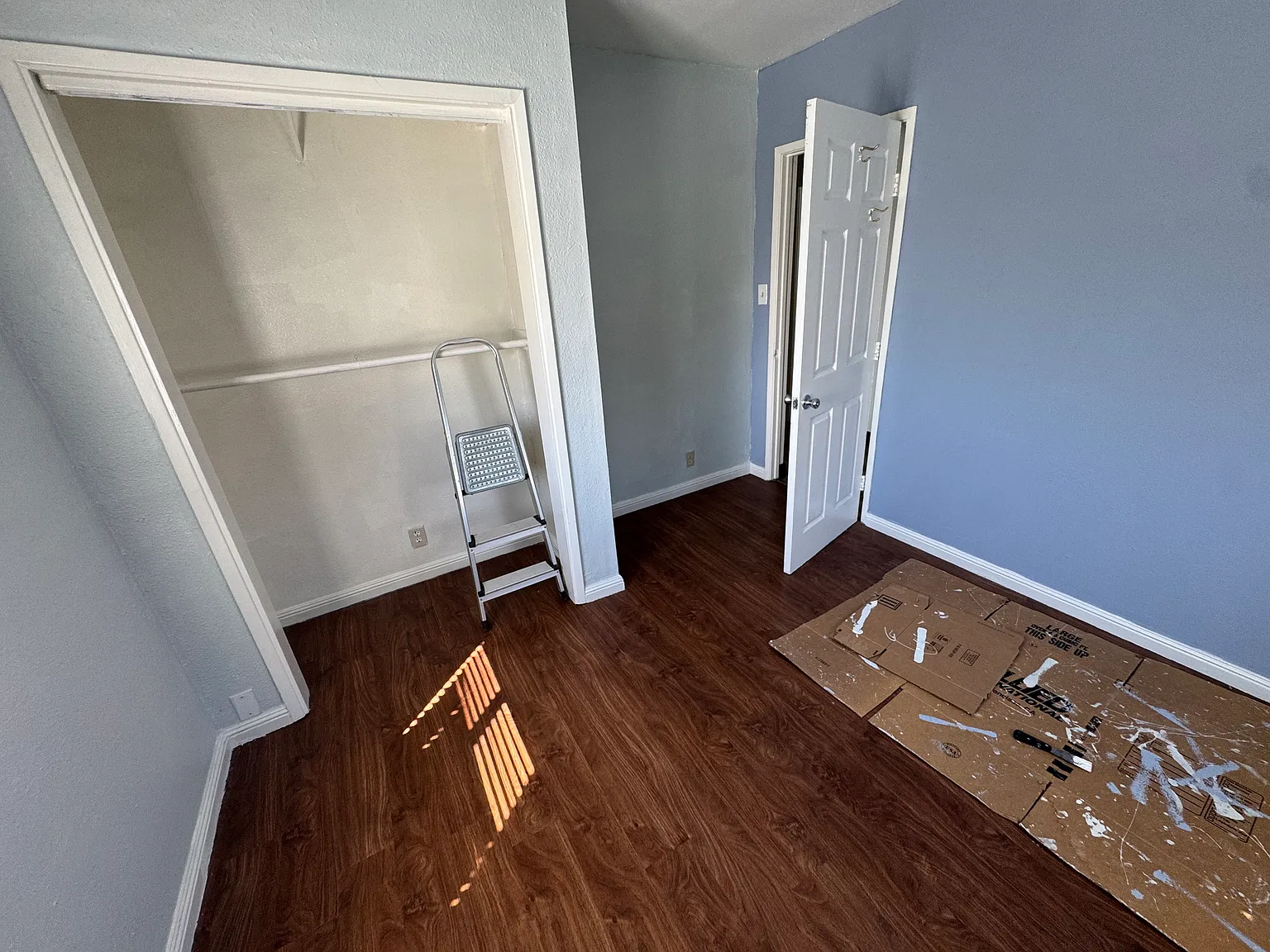 2 bed, 700 sqft, $2,400 — Photo 3