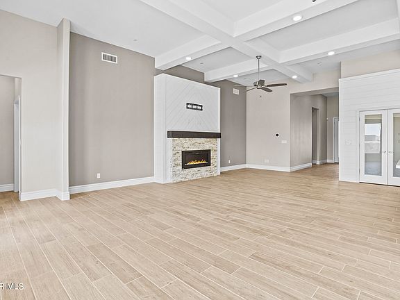 5th image of 221 Emerald Tower Dr
