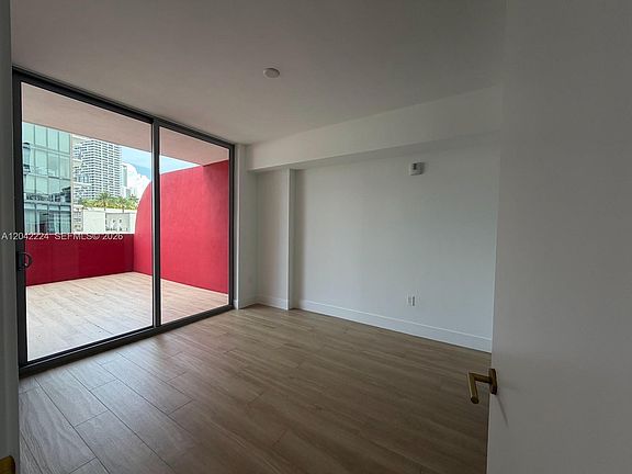 5th image of 90 NE 32nd St #606