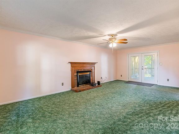 4th image of 306 Parklake Ct