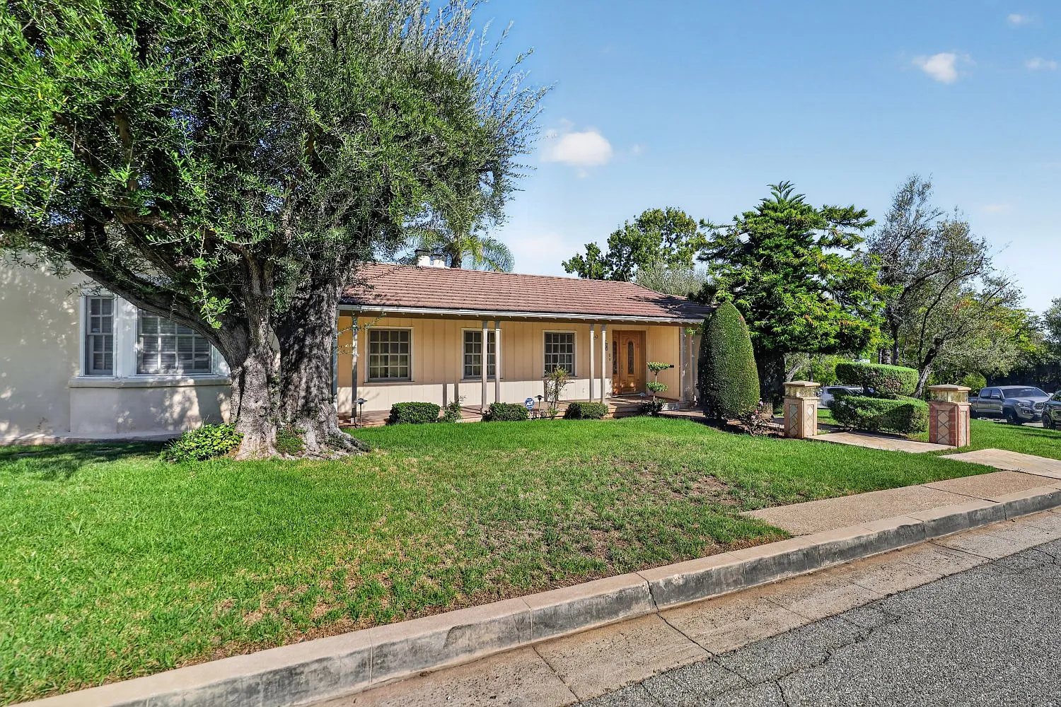 3 bed, 2017 sqft, $6,000 — Photo 4