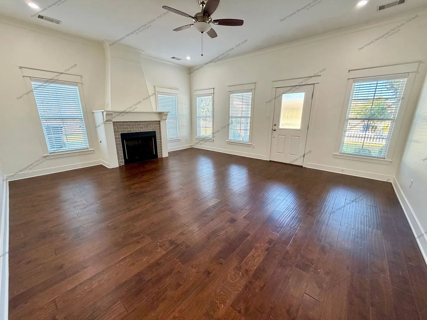 3 bed, 2.0 bath, 1950 sqft, $1,900 — Photo 4
