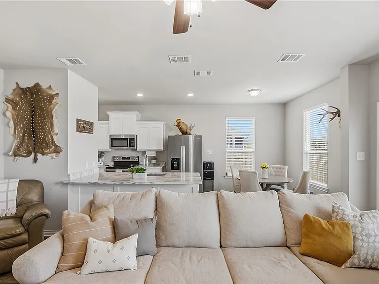 2420 Lightfoot Ln — Photo 12