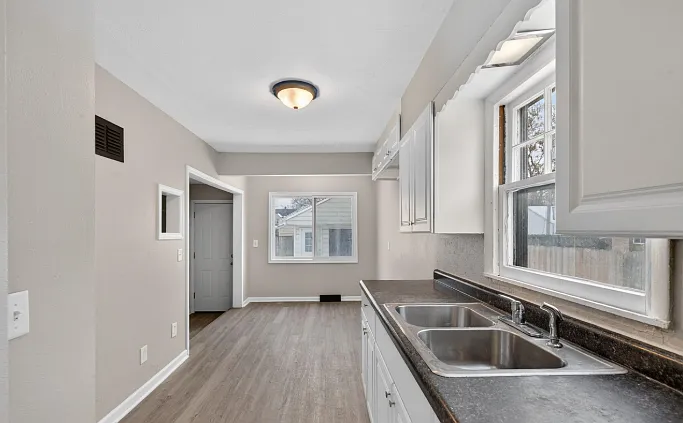 47 W Crawford Ave — Photo 7