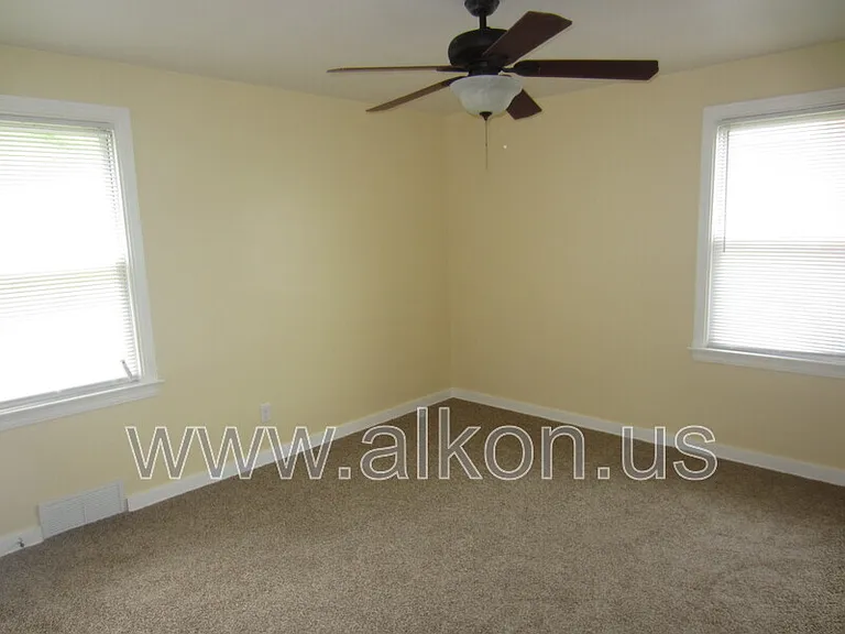 2411 Webster Ave — Photo 14