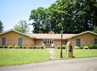 6 Lakeview Dr, Wheeling, WV