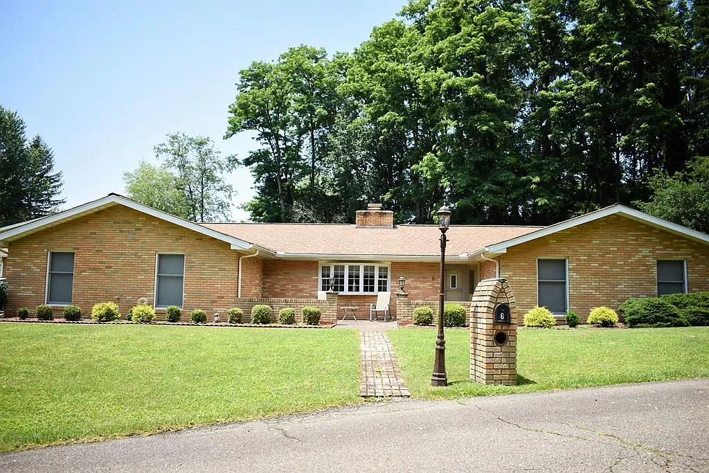 6 Lakeview Drive photo 1