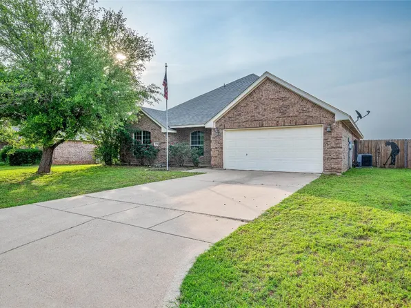 330 Wintergreen Ct, Weatherford, TX 76085