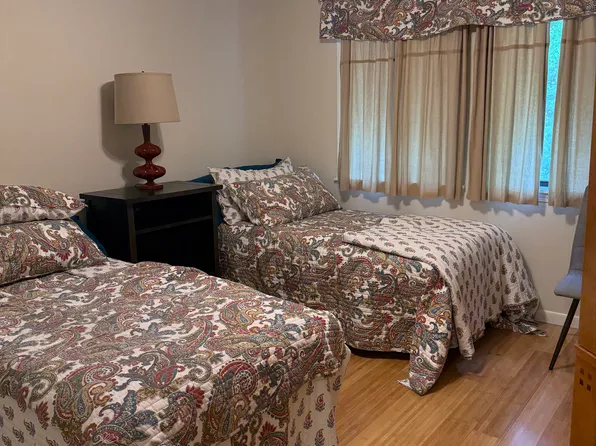 19 Lake Dr APT E6, Hendersonville, NC 28739