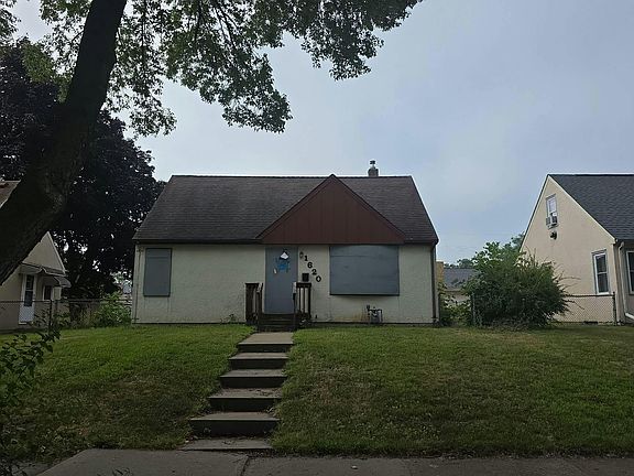 3rd image of 1620 Iowa Ave E