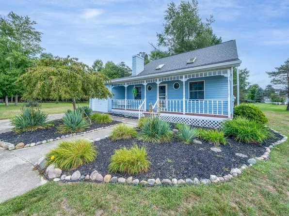 10197 E Royal Rd, Stanwood, MI 49346