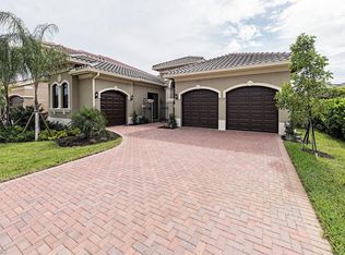 2707 Crystal Way, Naples, FL 34119