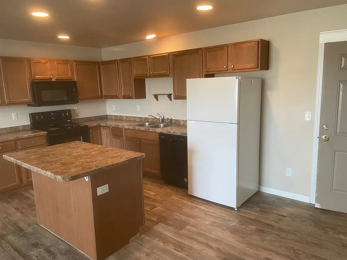Kitchen - 638 S Dakota St #3