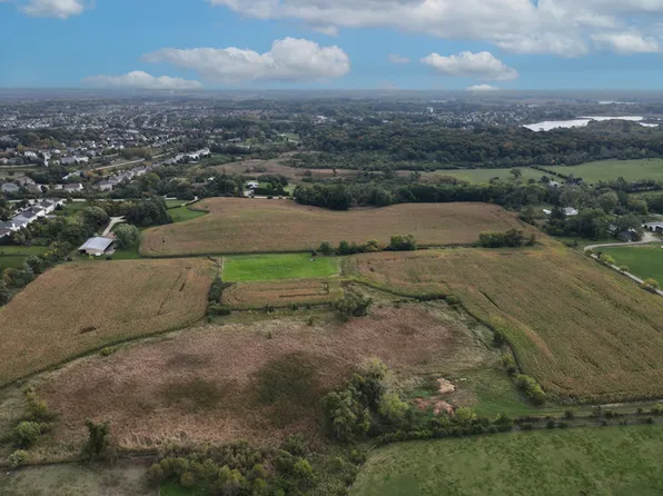 29650 N Garland Rd, Wauconda, IL 60084