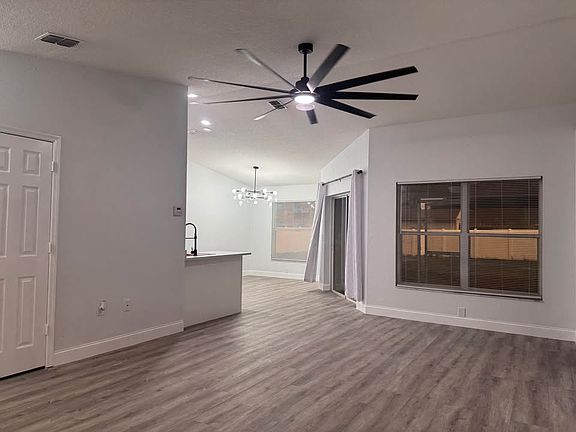 5th image of 2875 Delrose Dr N