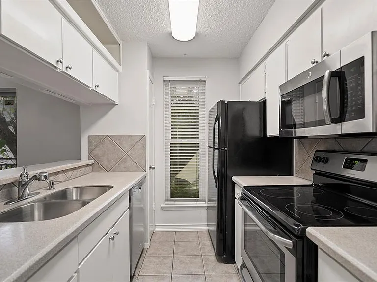 4020 Holland Ave #202 — Photo 8