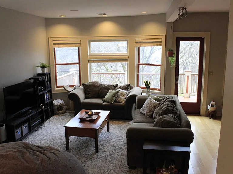 1827 N 1st St #1827 — Photo 5