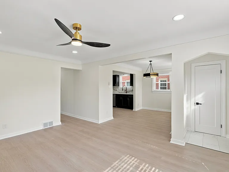 427 N Waverly St — Photo 30