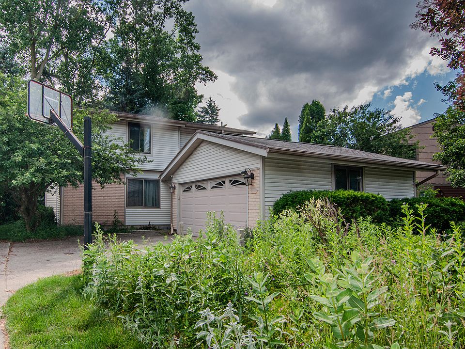 1st image of 1325 Chartwell Carriage Way S