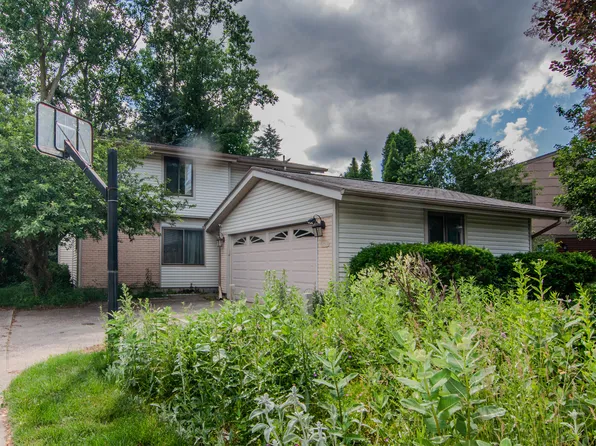 1325 Chartwell Carriage Way S, East Lansing, MI 48823