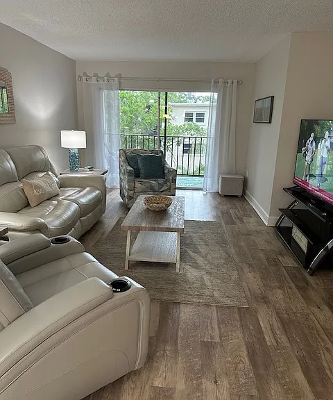 861 Maple Ct — Photo 8