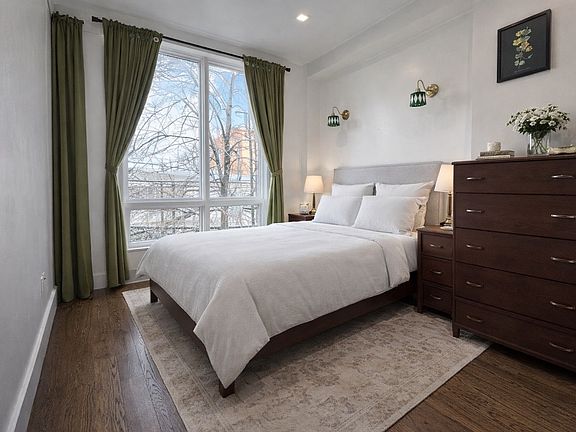 2nd image of 321 Woodbine St APT 2R