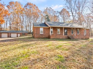 6861 Reidville Rd, Woodruff, SC 29388