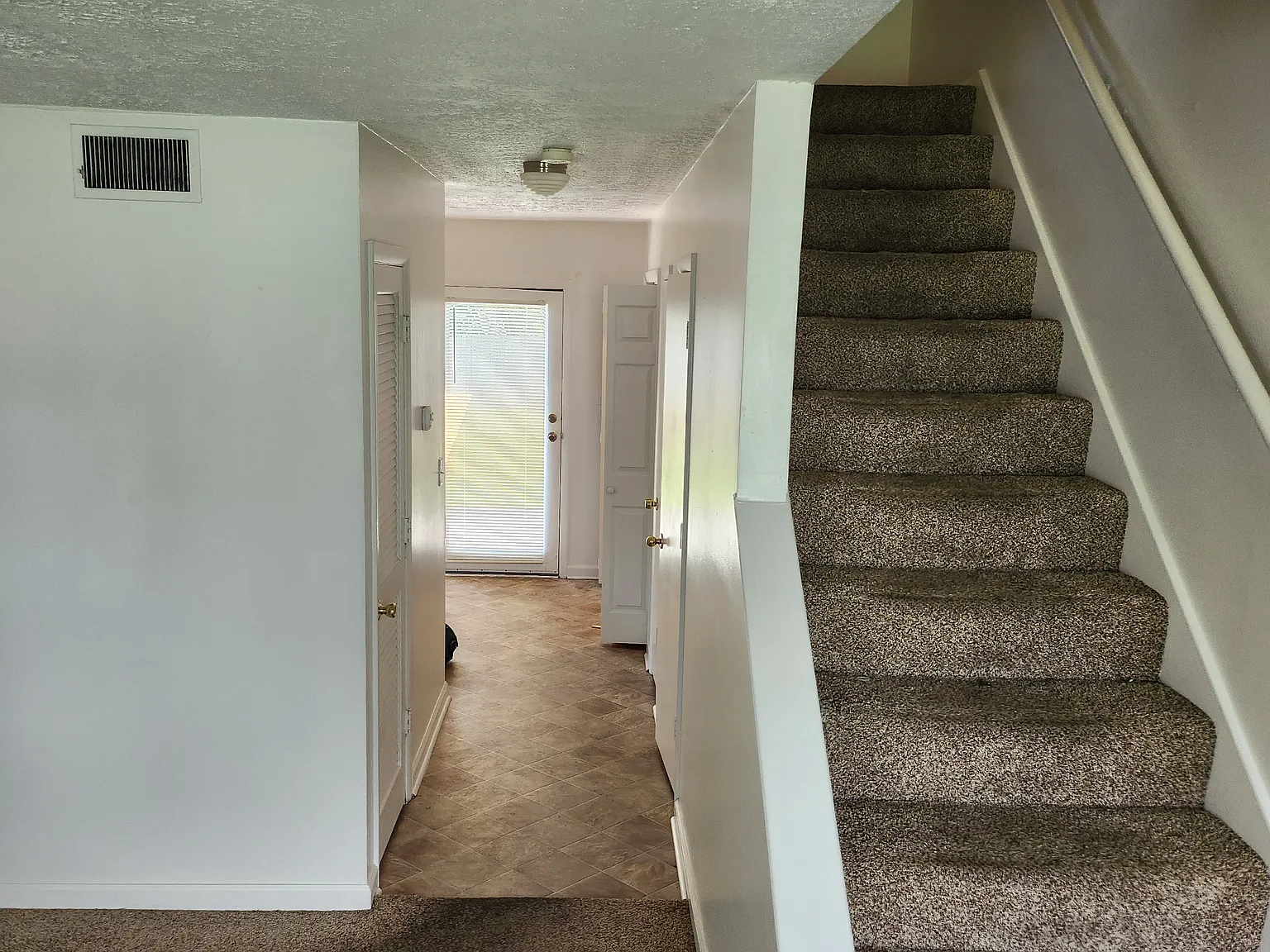 2 bed, 1.5 bath, 1000 sqft, $1,500 — Photo 3