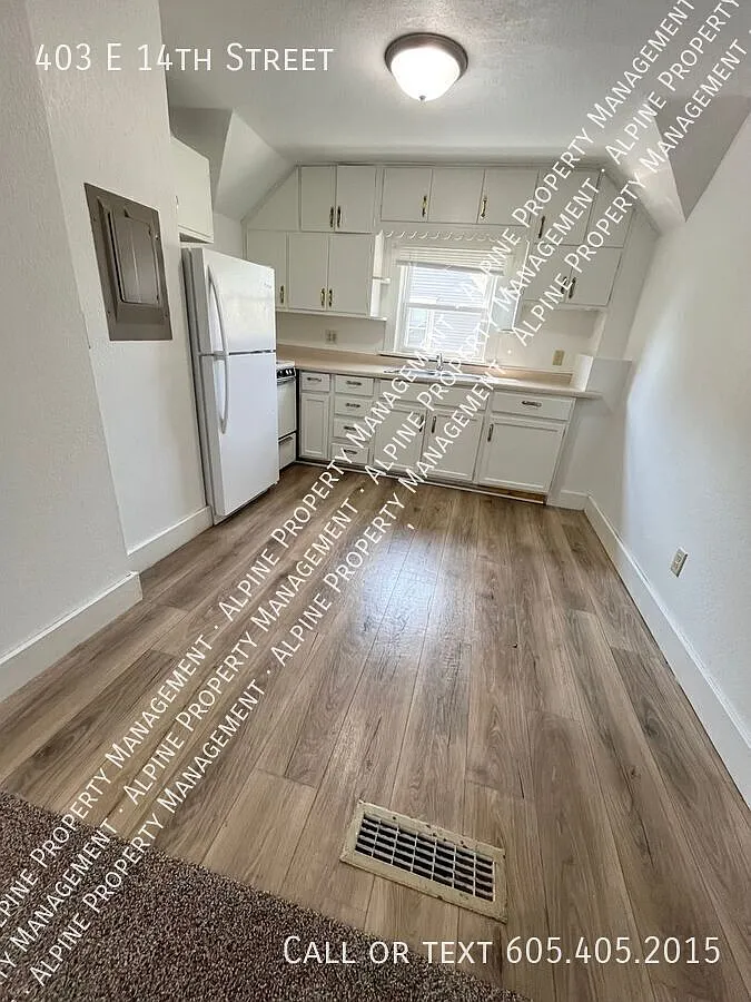 Newly Updated 2nd Floor 2 Bed/1 Bath Duplex Apartment — Photo 1