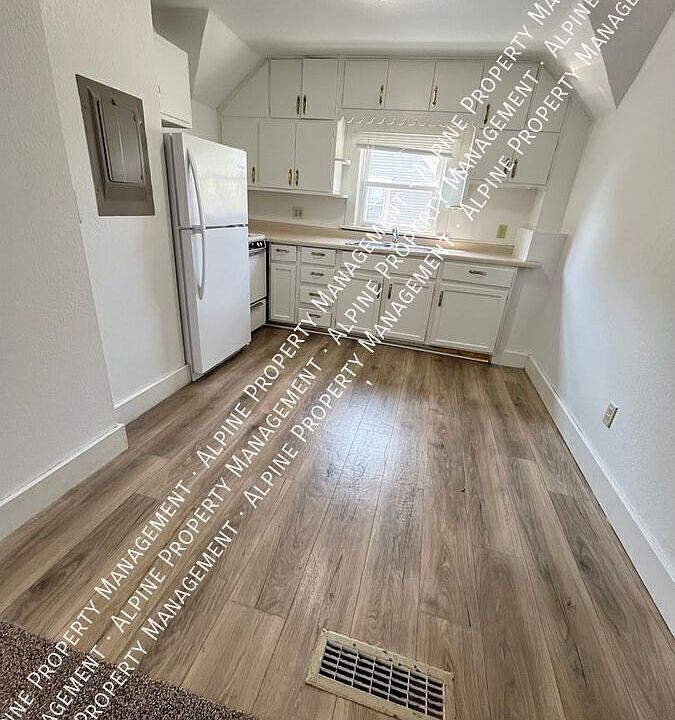 1st image of 403 E 14th St