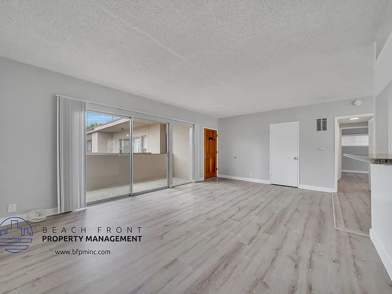 10327 Downey Ave — Photo 6