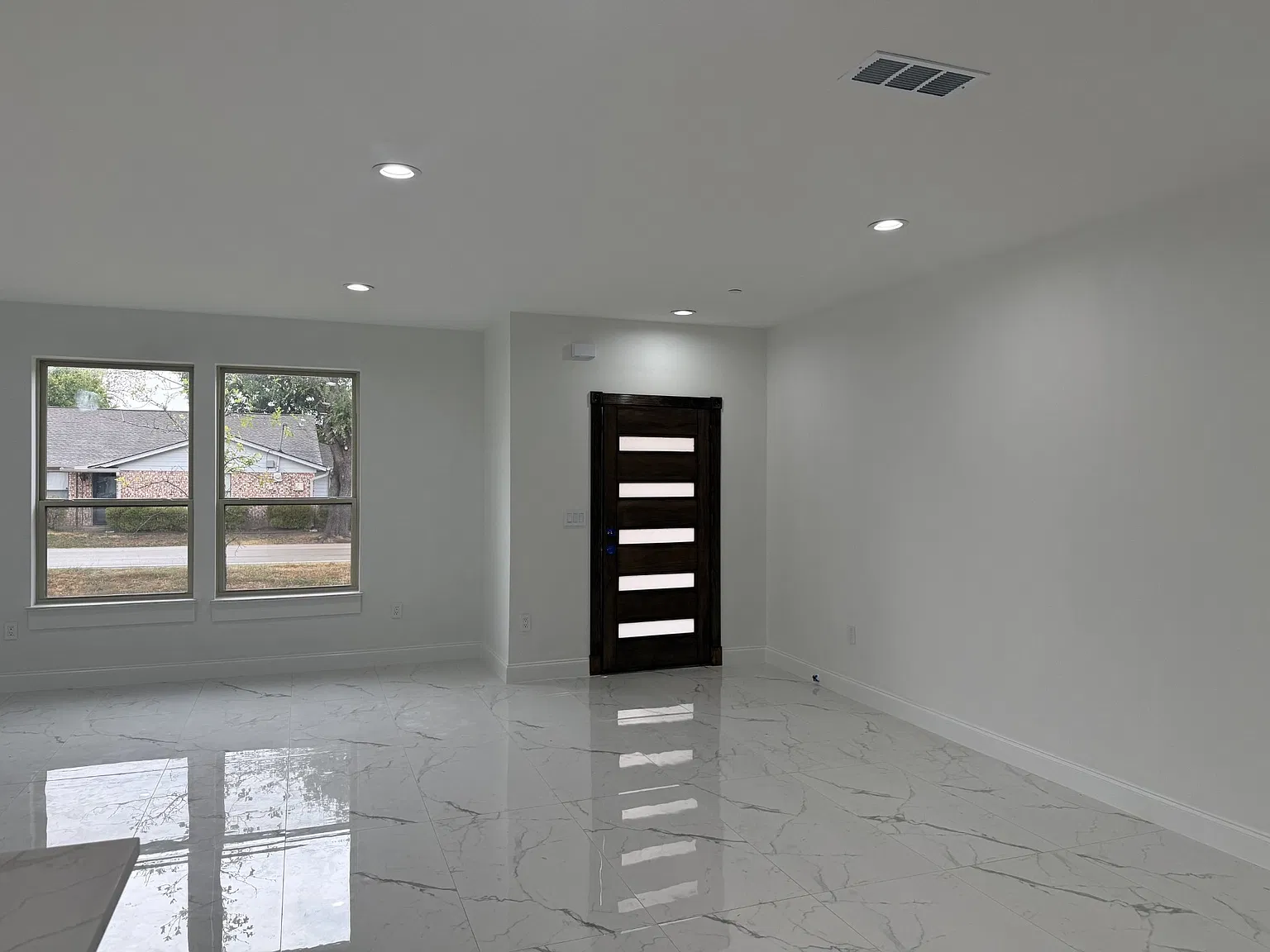 3 bed, 2.5 bath, 2006 sqft, $2,400 — Photo 4