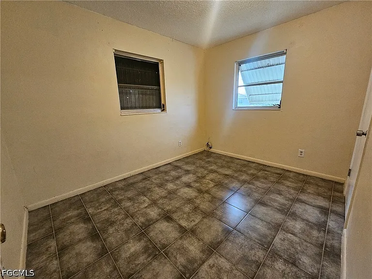 423 Morgan Cir S — Photo 21